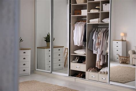 Wardrobe Designs With Mirror For Bedroom