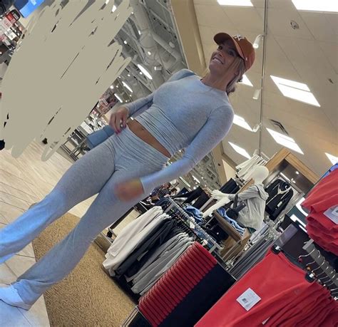 Model Blonde Trophy Wife Spandex Leggings Yoga Pants Forum