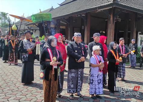 Meriahnya Kirab Budaya Peringatan Hut Kabupaten Semarang Ke