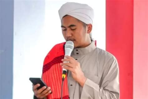 Profil Muhammad Erik Pengasuh Ponpes Habib Merah Lumajang Viral Nikahi