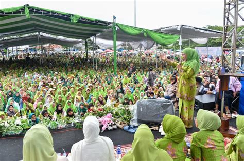 Hadiri Pengajian Akbar Muslimat Nu Lampung Khofifah Ajak Ribuan Jamaah