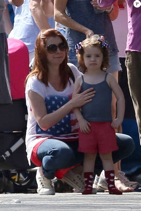 Alyson Hannigan et sa fille Satyana à Los Angeles le 4 juillet 2012