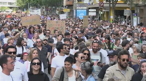 NonstopNews Weit über 10 000 Spanier demonstrieren auf Mallorca gegen