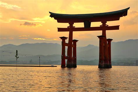 厳島神社の鳥居が海の上にあるのはなぜ？厳島神社にまつわる他の豆知識も紹介！ ぐるため！