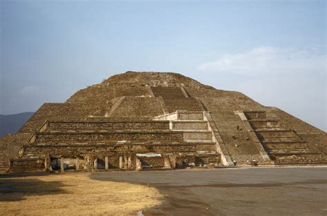 View Of Pyramid Of The Sun At Teotihuacan 2 Mesoamerican Pyramids