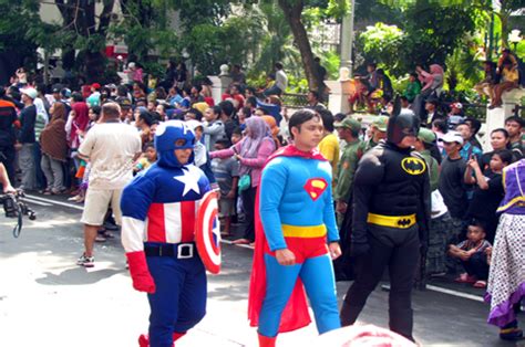 Parade Bunga Sambut HUT Kota Surabaya Suara Surabaya