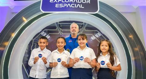 Estudiantes presenciaron el inicio de la misión del primer astronauta