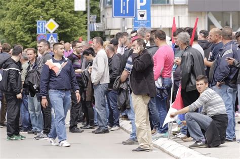 U Banjoj Luci Po Elo Protestno Okupljanje Radnika Eljeznica Rs