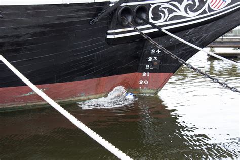 Experts debate the best way to clean the hull of large vessels 40