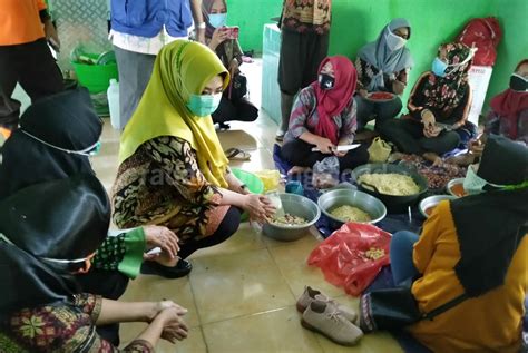 Pemkab Tanggamus Dirikan Dapur Umum Bantu Korban Banjir Semaka