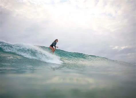 About Us Women Waves