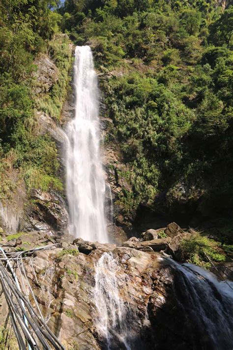 Caihong Waterfall Waterfall High Above Dongpu Hot Springs