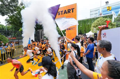 Peserta Meriahkan Fun Run Hari Jalan Bina Marga Kementerian Pu