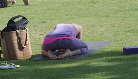 Madurita Haciendo Yoga En El Parque Porn Pictures Xxx Photos Sex Images 839307 Pictoa