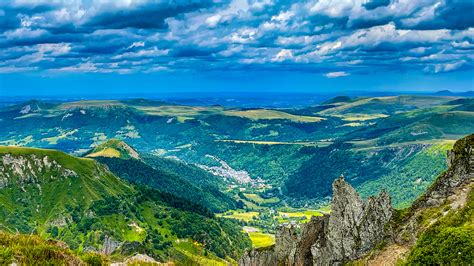 Les Crêtes du Sancy la Vallée de la Dordogne et le Mont Dore