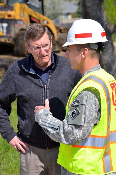 Usace St Paul District Commander Briefs U S Senator Flickr