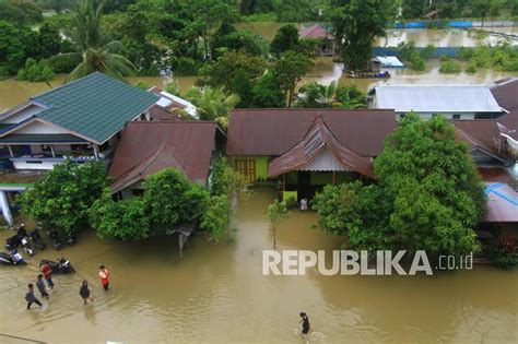 Banjir Besar Lumpuhkan Kapuas Hulu Republika Online