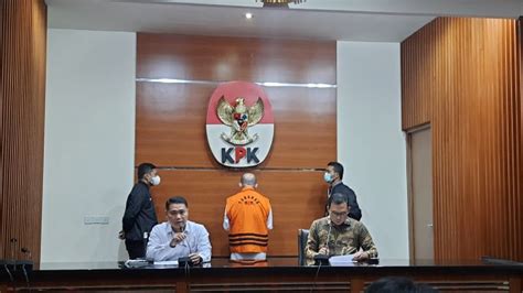 KPK Tahan Penyuap Tagop Saat Menjabat Bupati Buru Selatan