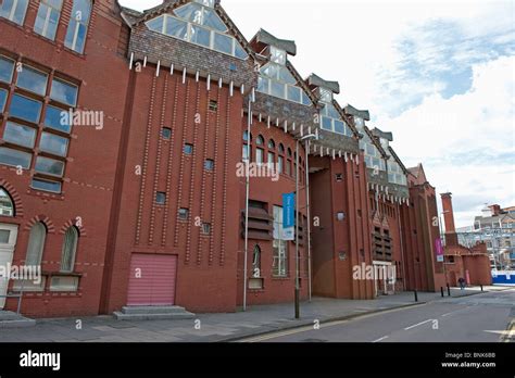 De Montfort University Queens Building For Technology In Leicester