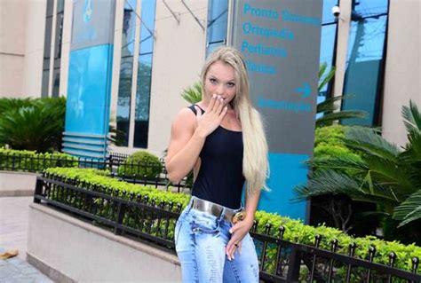 Indianara Carvalho Miss Bumbum 2014 se submete à cirurgia íntima