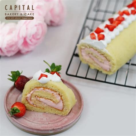 Jual Strawberry Vanilla Roll Cake Roll Cake Stroberi Bolu Gulung