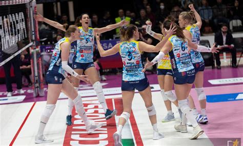 Volley Femminile Conegliano Si Distrae Per Un Set Ma Batte Il Vasas