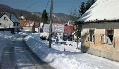 Gerovo Gra Evinski Teren S Ru Evinom U Lijepoj Lokaciji