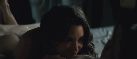 Naked Charlotte Le Bon in Le grand méchant loup