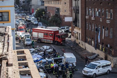 Incêndio num prédio mata pelo menos 63 pessoas na África do Sul