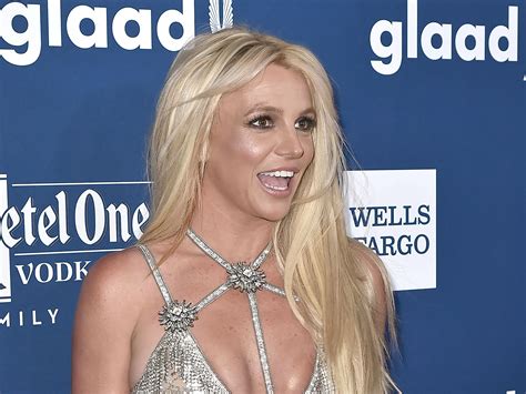 Britney Spears Posa Desnuda Desde La Playa Y Reta La Censura De Instagram