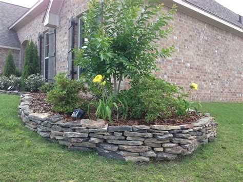 Pin By Melissa Lam On Decor Ideas Stone Landscaping Landscape Edging