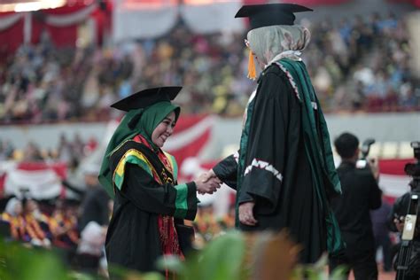 Unila Gelar Wisuda Periode V 2023 2024 Dengan 754 Lulusan Momen Haru