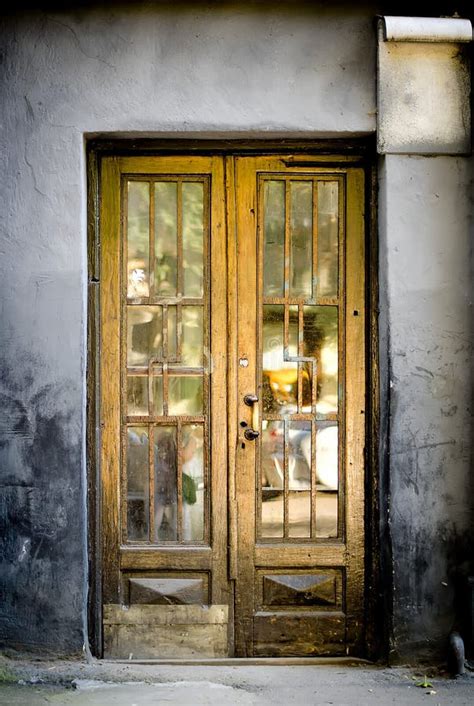 Las Puertas De Madera Del Viejo Vintage Imagen De Archivo Imagen De