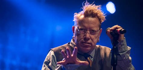 La conmovedora historia del ícono punk de los Sex Pistols que dejó todo para cuidar a su esposa