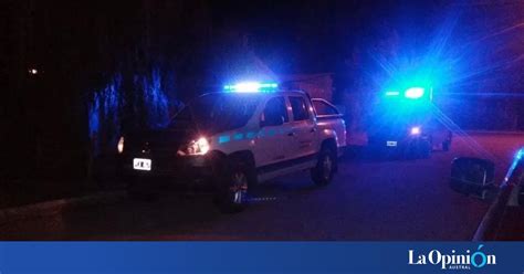 Un policía chocó contra un árbol y quedó internado estaría