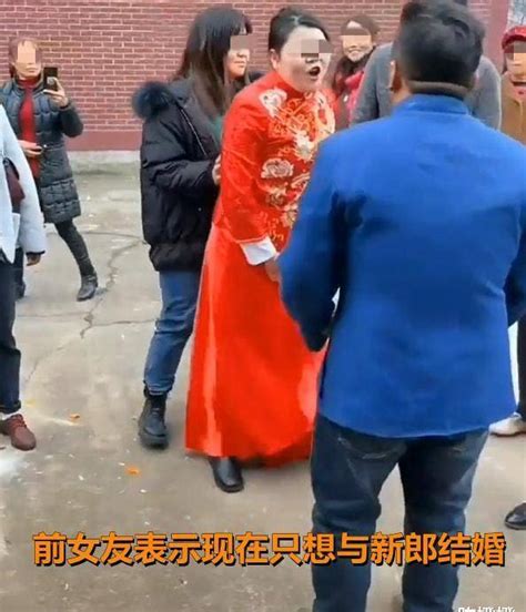 前女友挺着肚子大闹婚礼，新郎一脸委屈：30万彩礼我真的拿不出 女子 女方 新娘