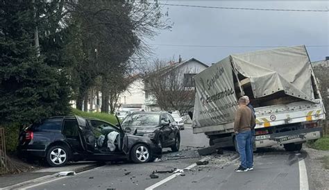 STRAVIČNA SAOBRAĆAJNA NESREĆA U BiH Sudar dva automobila i kamiona