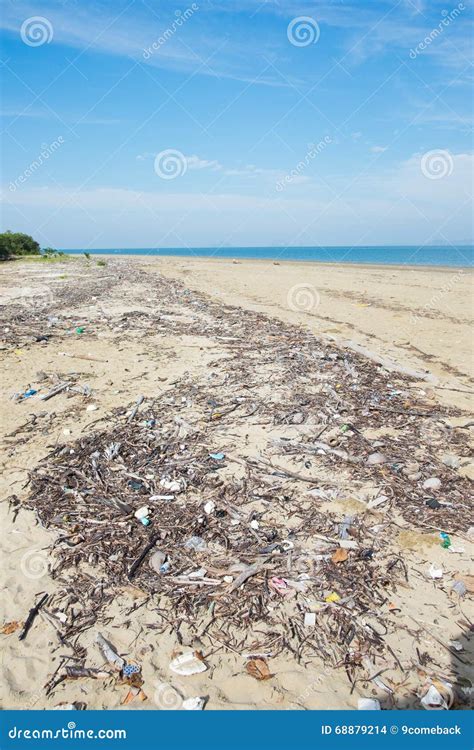 Praia Suja Foto De Stock Imagem De Ambiente Areia Ambiental 68879214