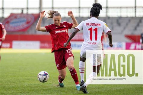 Klara Buehl 17 FC Bayern Frauen Eunice Beckmann 11 1 FC Koeln FC