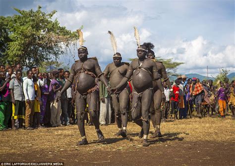 Ethiopian Tribesmen Compete To Get As Fat As Possible Daily Mail Online