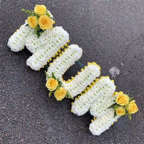 Mum Yellow And White Letters Funeral Flowers Tribute Wreath Bunga