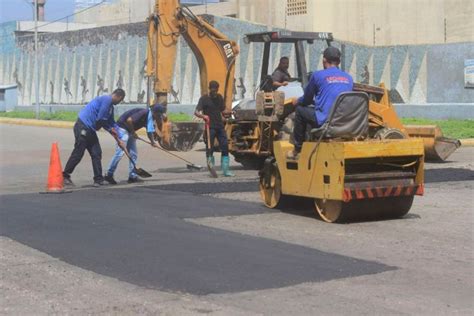 Colocaron 200 toneladas de asfalto en calles de Lechería Video El