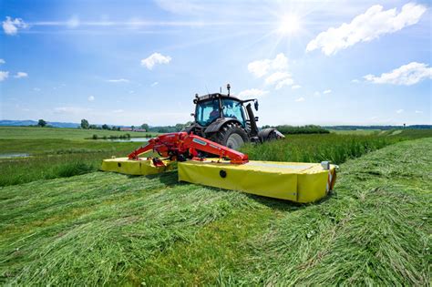 Novacat S Mower Combinations With Centre Pivot Suspension P Ttinger