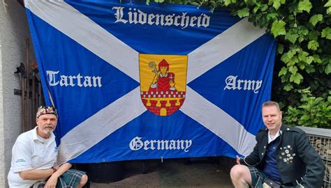 Im Tartan Kilt Durch Europa Schottland Fans In Lüdenscheid