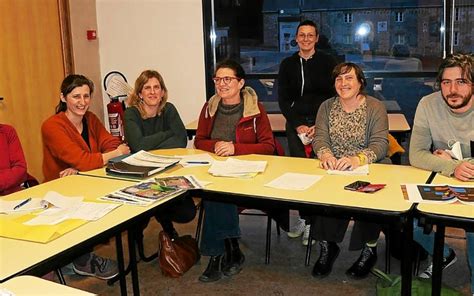 Les parents délèves des écoles Joliot Curie à Scaër préparent la