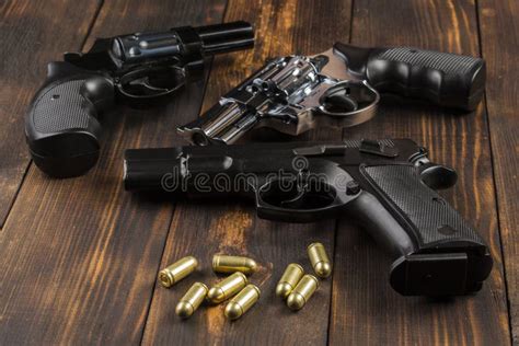 Patronen Revolver Pistolen Stockbild Bild Von Nachricht