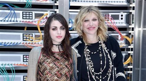 Frances Bean Cobain Instagram Note Remembers Kurt Cobain On 50th