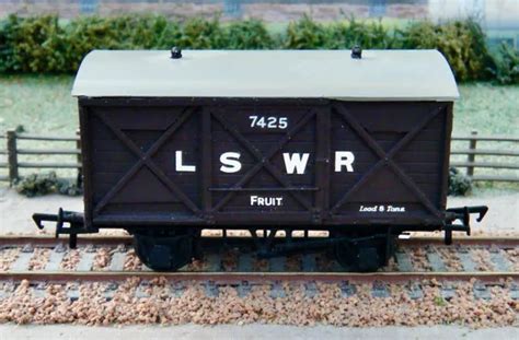 Lswr 8 Ton Fruit Van Kit Built By Unique Wagons 00 Gauge 08 £4800