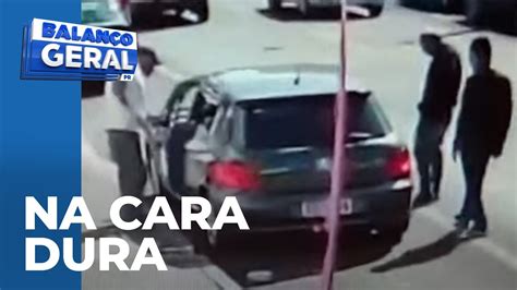 Ladrões exigem que proprietário deixe o carro e fogem na sequência