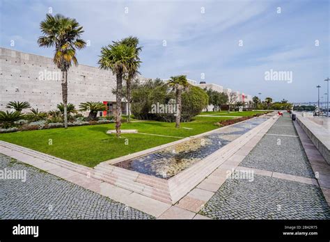 El Centro Cultural De Belém Es Un Famoso Centro Cultural De Lisboa